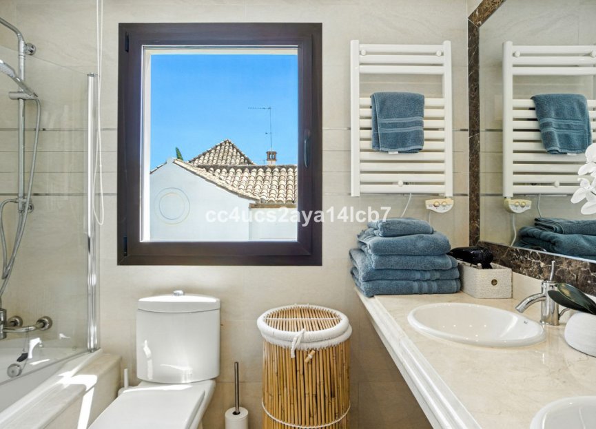 Resale - House - Detached Villa - Estepona - Estepona Centro