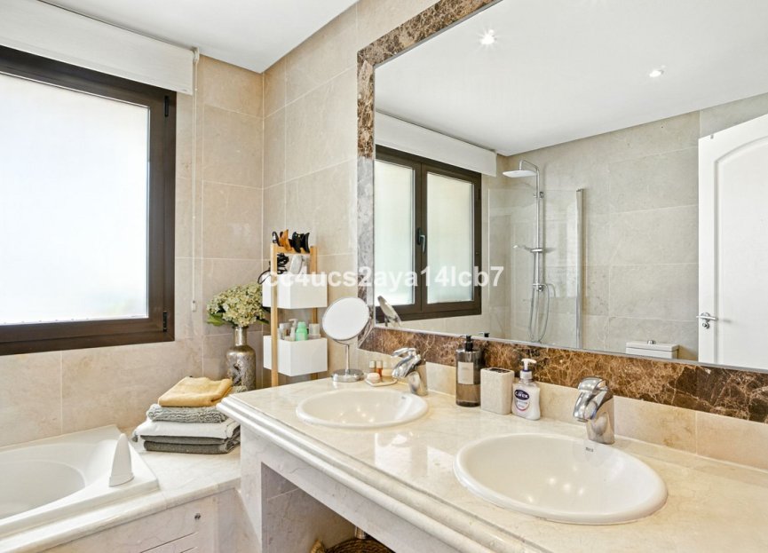 Resale - House - Detached Villa - Estepona - Estepona Centro