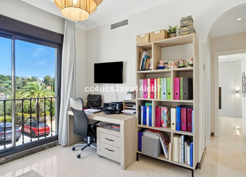 Resale - House - Detached Villa - Estepona - Estepona Centro