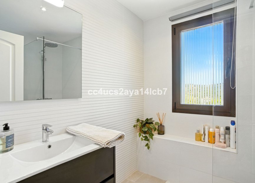 Resale - House - Detached Villa - Estepona - Estepona Centro