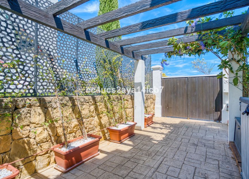 Resale - House - Detached Villa - Estepona - Estepona Centro