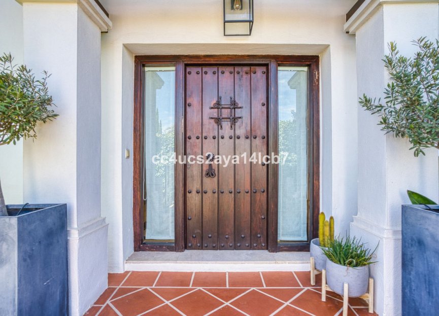 Resale - House - Detached Villa - Estepona - Estepona Centro