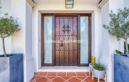 Resale - House - Detached Villa - Estepona - Estepona Centro