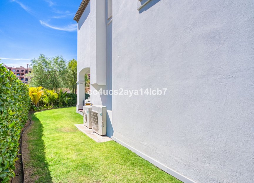 Resale - House - Detached Villa - Estepona - Estepona Centro