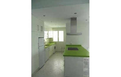 Resale - Apartment - Middle Floor Apartment - Marbella - Puerto Banús