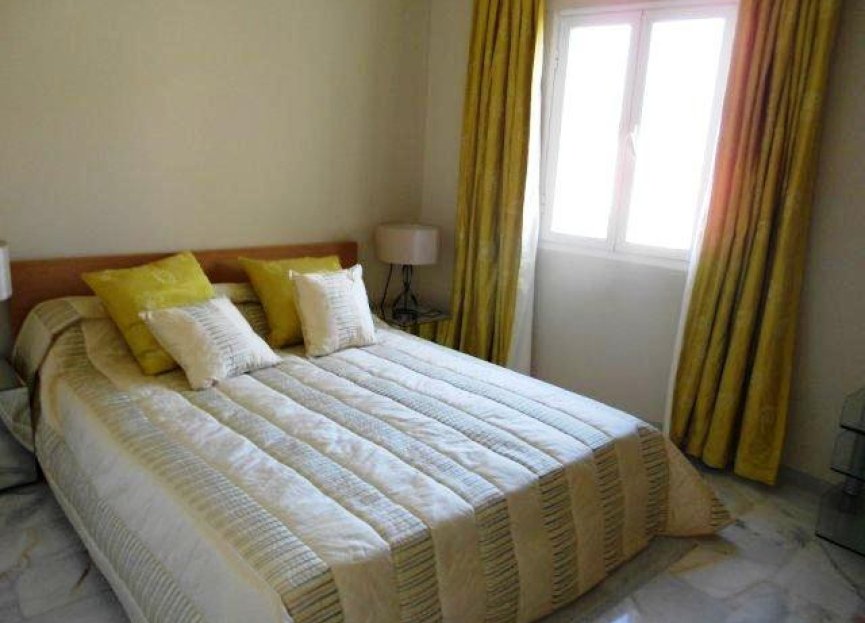 Resale - Apartment - Middle Floor Apartment - Marbella - Puerto Banús