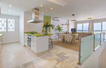 Resale - Apartment - Middle Floor Apartment - Marbella - Puerto Banús