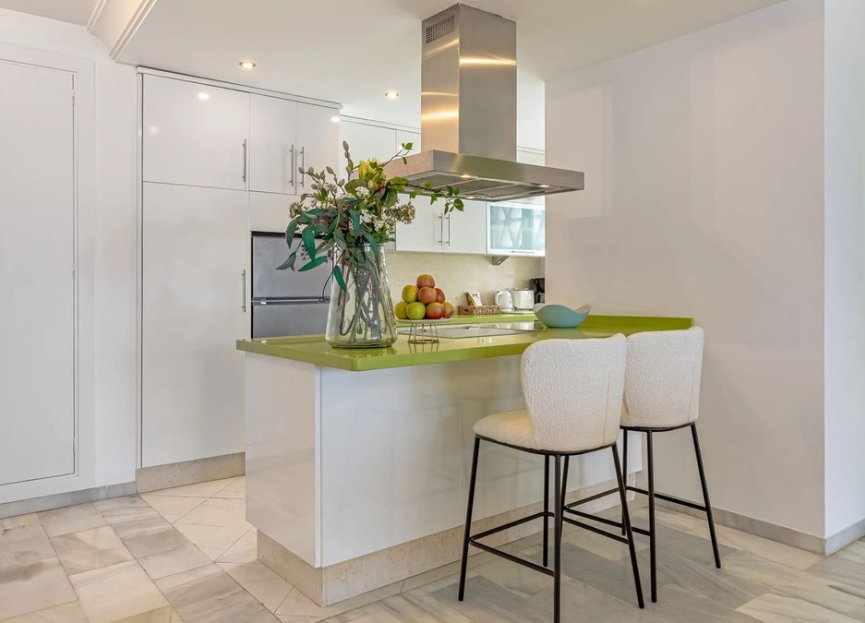 Resale - Apartment - Middle Floor Apartment - Marbella - Puerto Banús