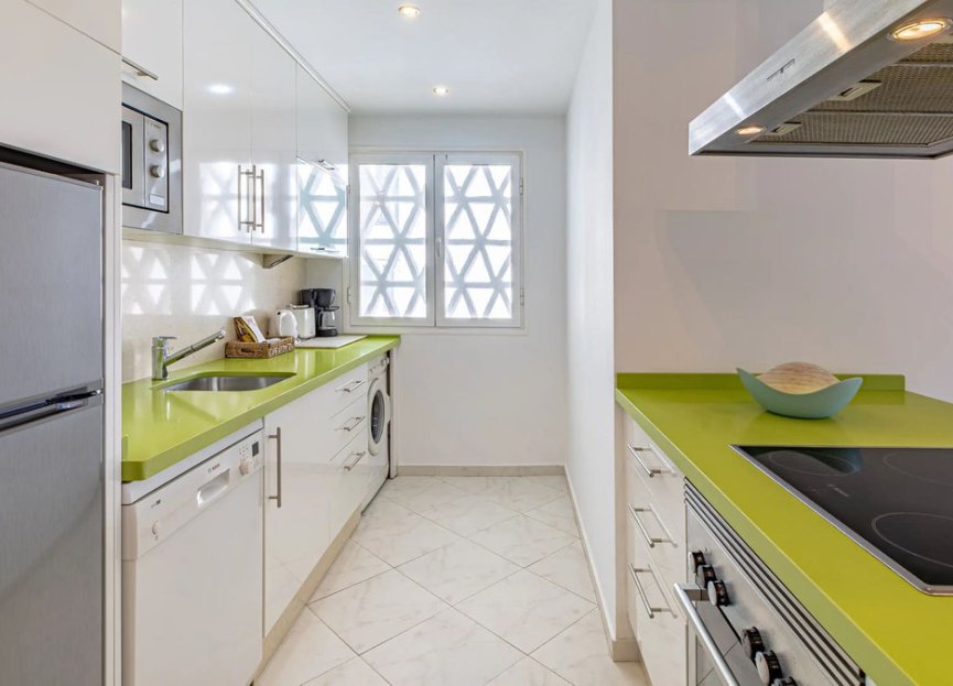 Resale - Apartment - Middle Floor Apartment - Marbella - Puerto Banús