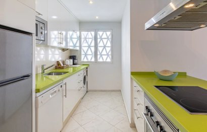 Resale - Apartment - Middle Floor Apartment - Marbella - Puerto Banús