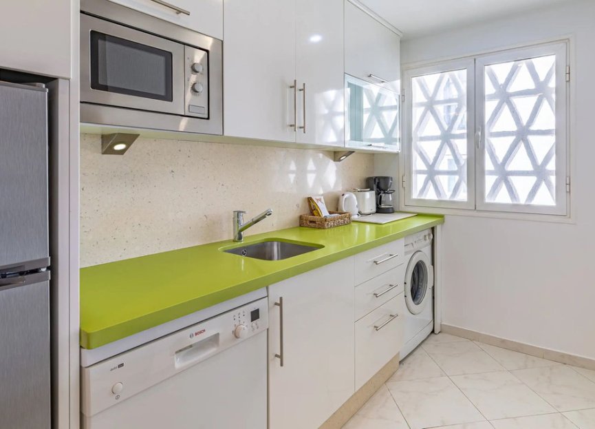 Resale - Apartment - Middle Floor Apartment - Marbella - Puerto Banús