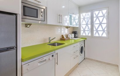 Resale - Apartment - Middle Floor Apartment - Marbella - Puerto Banús