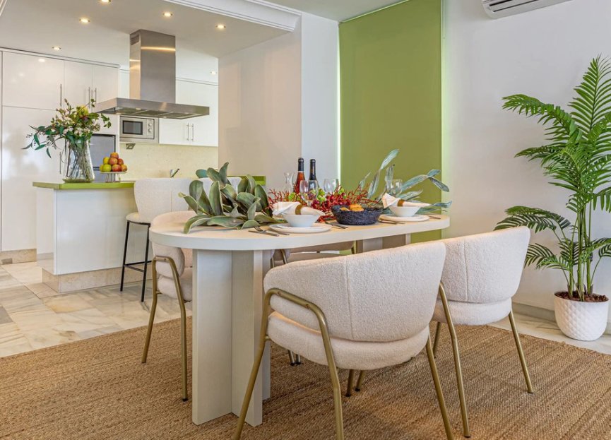 Resale - Apartment - Middle Floor Apartment - Marbella - Puerto Banús