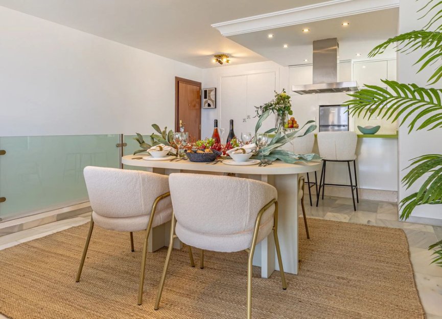 Resale - Apartment - Middle Floor Apartment - Marbella - Puerto Banús