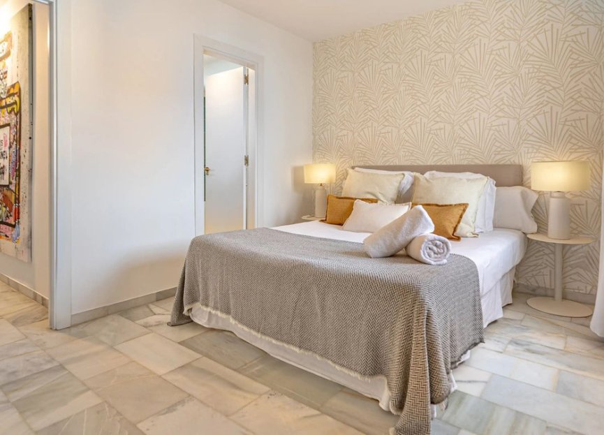 Resale - Apartment - Middle Floor Apartment - Marbella - Puerto Banús