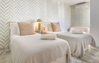 Resale - Apartment - Middle Floor Apartment - Marbella - Puerto Banús