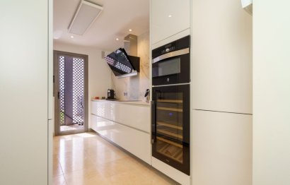 Resale - Apartment - Middle Floor Apartment - Benahavís - Benahavís Centro