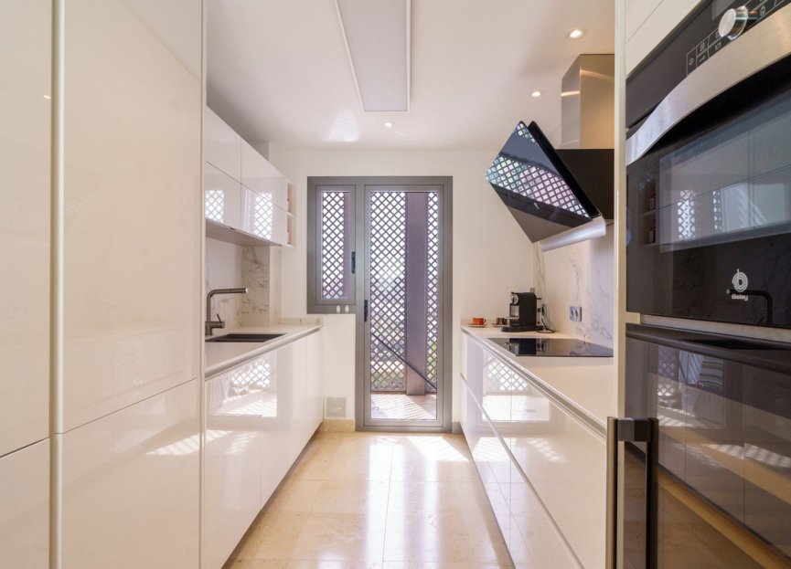 Resale - Apartment - Middle Floor Apartment - Benahavís - Benahavís Centro