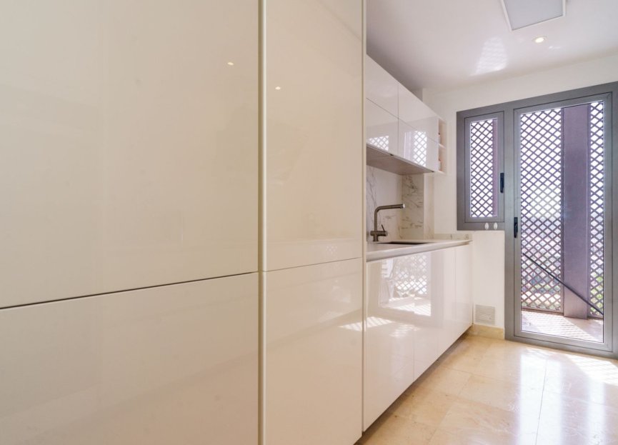 Resale - Apartment - Middle Floor Apartment - Benahavís - Benahavís Centro