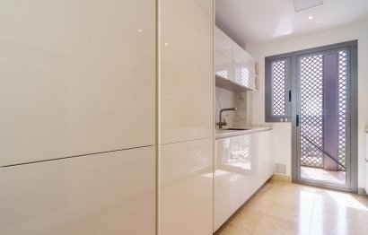 Resale - Apartment - Middle Floor Apartment - Benahavís - Benahavís Centro