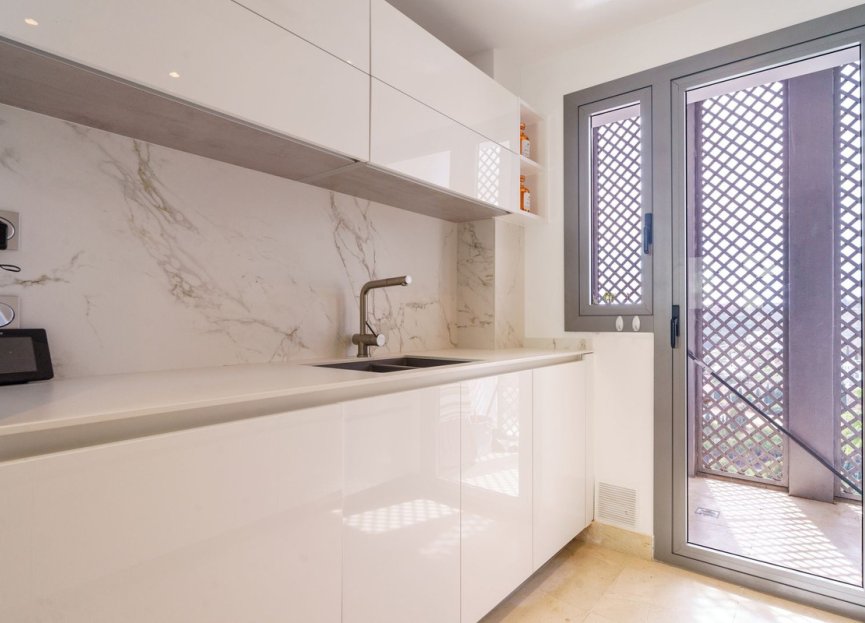 Resale - Apartment - Middle Floor Apartment - Benahavís - Benahavís Centro