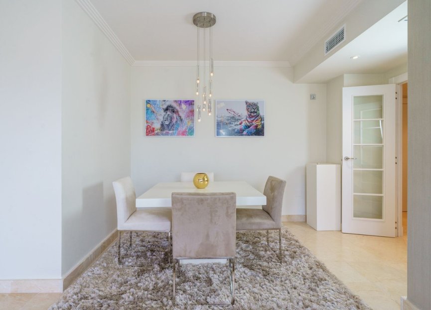 Resale - Apartment - Middle Floor Apartment - Benahavís - Benahavís Centro