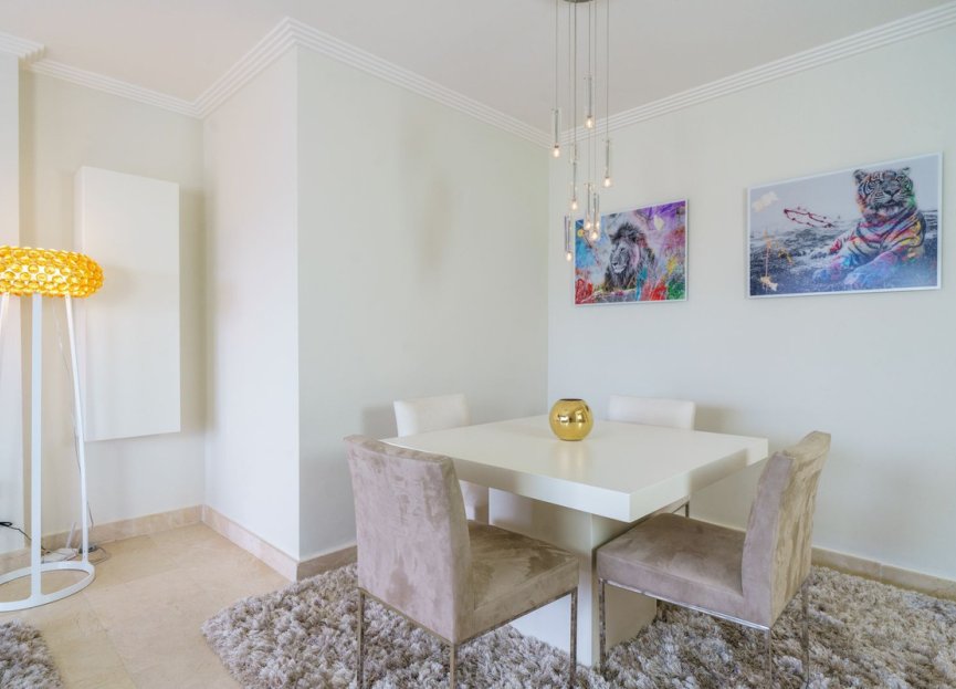 Resale - Apartment - Middle Floor Apartment - Benahavís - Benahavís Centro