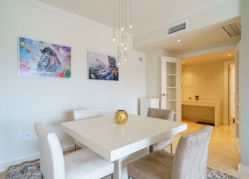 Resale - Apartment - Middle Floor Apartment - Benahavís - Benahavís Centro