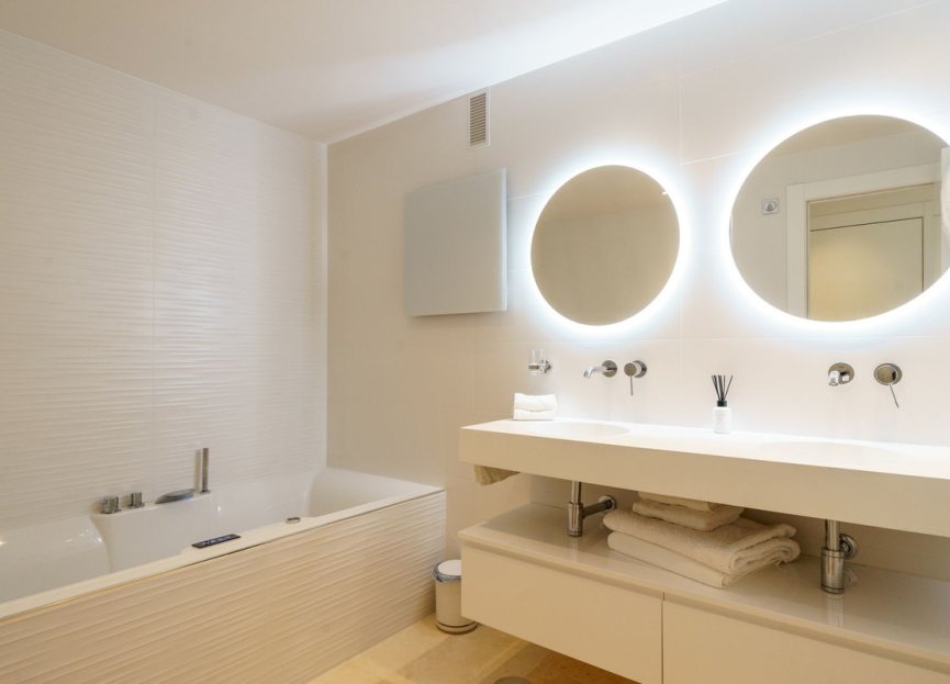 Resale - Apartment - Middle Floor Apartment - Benahavís - Benahavís Centro