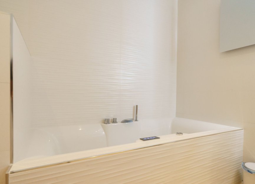 Resale - Apartment - Middle Floor Apartment - Benahavís - Benahavís Centro