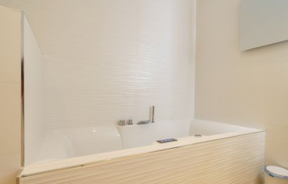 Resale - Apartment - Middle Floor Apartment - Benahavís - Benahavís Centro