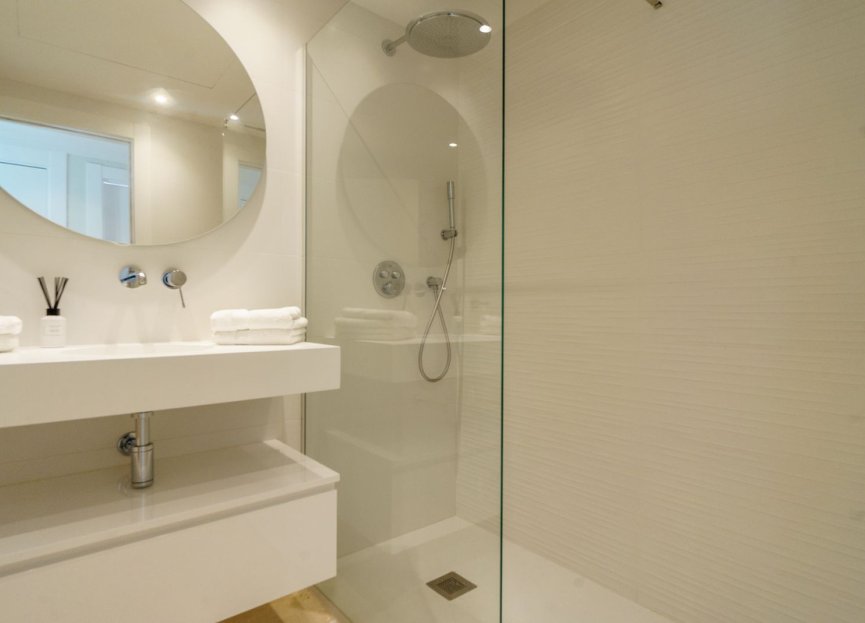 Resale - Apartment - Middle Floor Apartment - Benahavís - Benahavís Centro