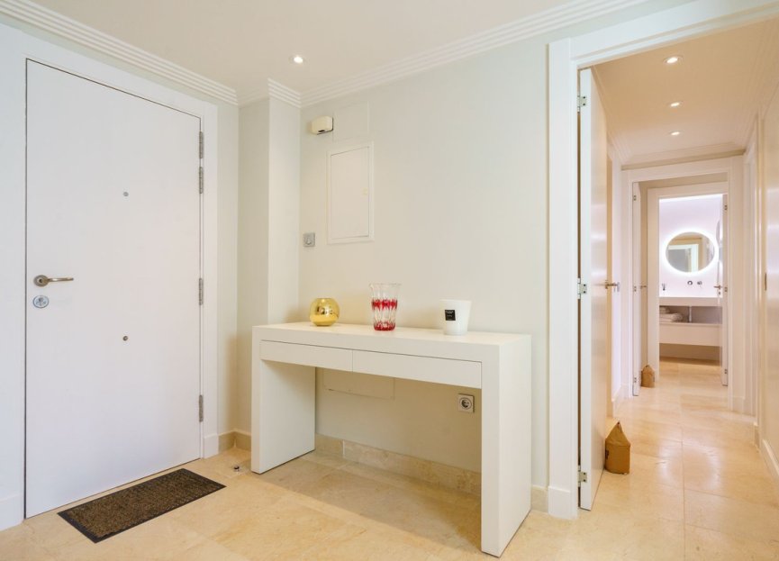 Resale - Apartment - Middle Floor Apartment - Benahavís - Benahavís Centro