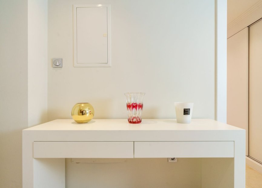 Resale - Apartment - Middle Floor Apartment - Benahavís - Benahavís Centro