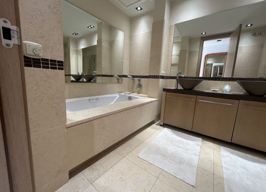 Resale - Apartment - Middle Floor Apartment - Marbella - Altos de los Monteros