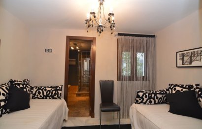 Resale - Apartment - Middle Floor Apartment - Marbella - Puerto Banús