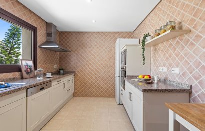 Resale - Apartment - Penthouse - Estepona - Estepona Centro