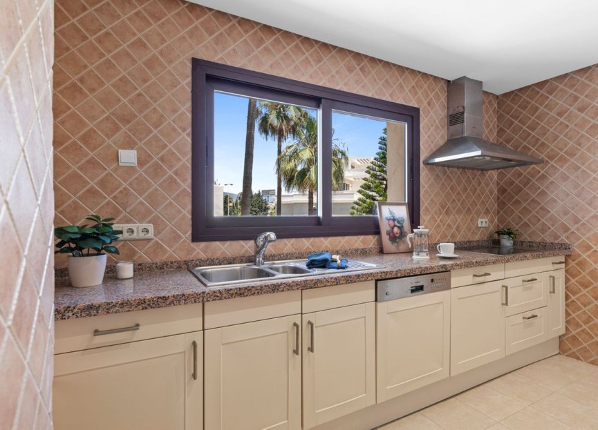 Resale - Apartment - Penthouse - Estepona - Estepona Centro