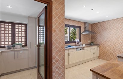 Resale - Apartment - Penthouse - Estepona - Estepona Centro