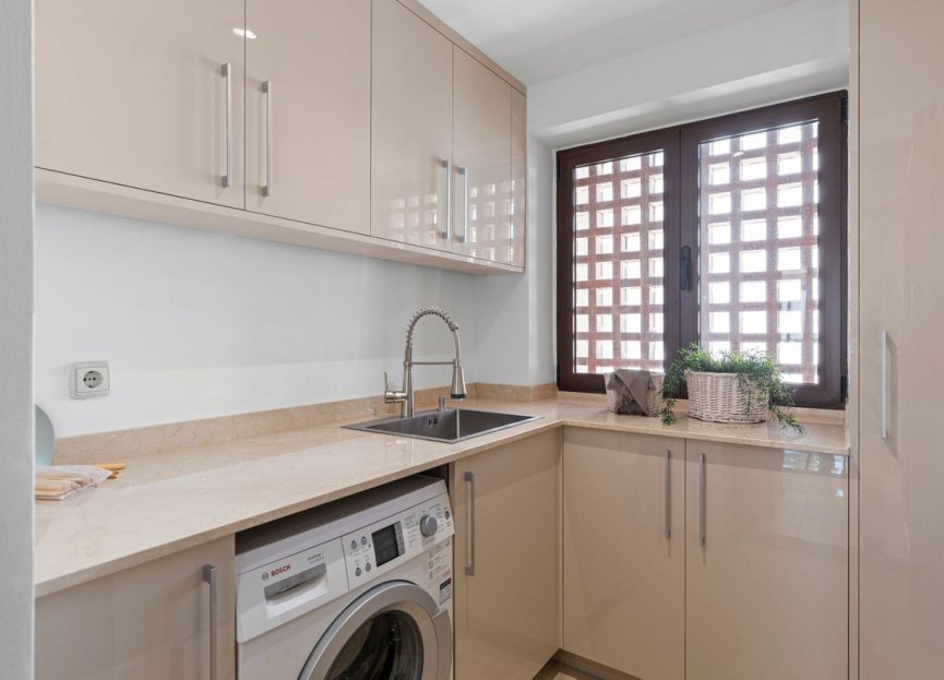 Resale - Apartment - Penthouse - Estepona - Estepona Centro