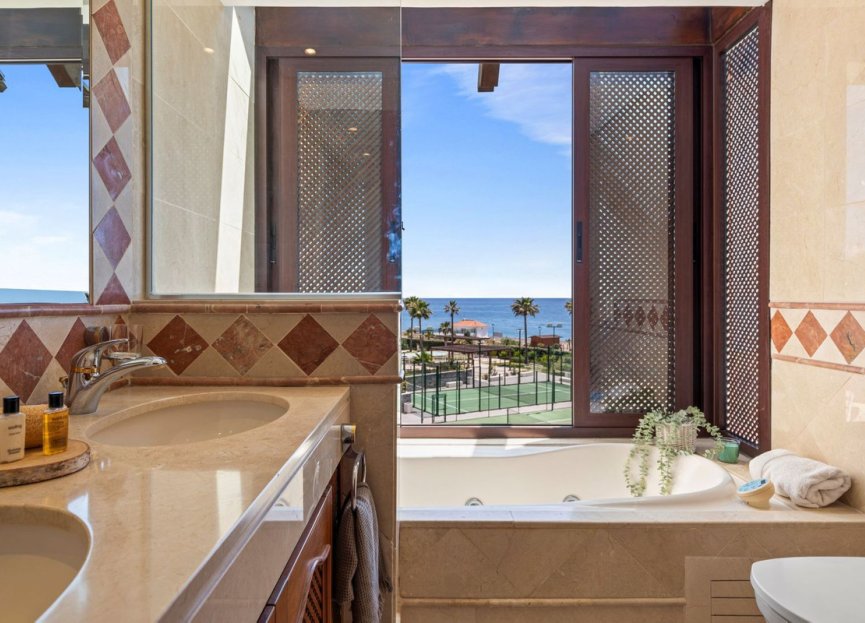 Resale - Apartment - Penthouse - Estepona - Estepona Centro