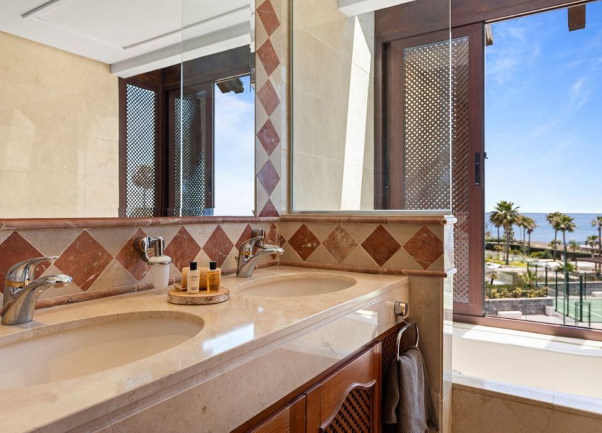 Resale - Apartment - Penthouse - Estepona - Estepona Centro