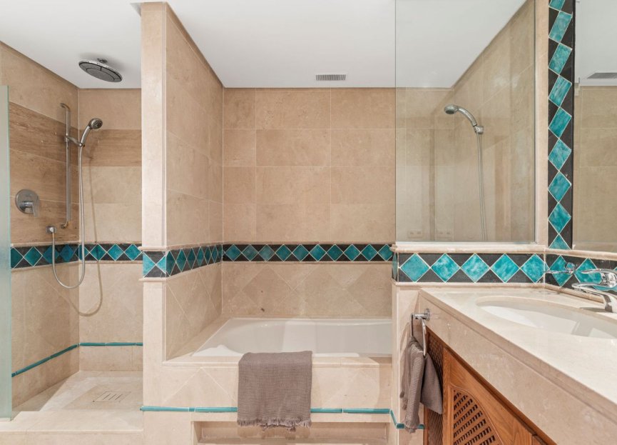 Resale - Apartment - Penthouse - Estepona - Estepona Centro