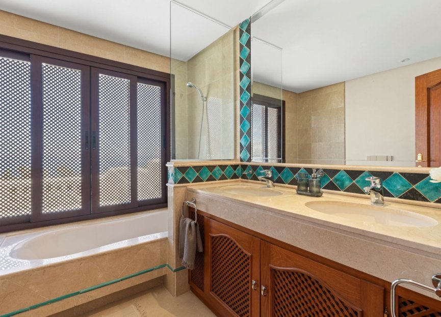 Resale - Apartment - Penthouse - Estepona - Estepona Centro