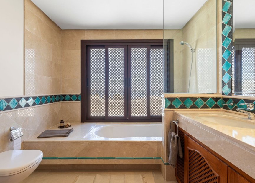 Resale - Apartment - Penthouse - Estepona - Estepona Centro