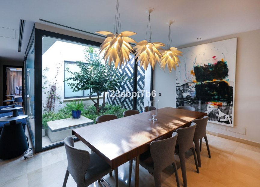 Resale - House - Detached Villa - Marbella - Puerto Banús