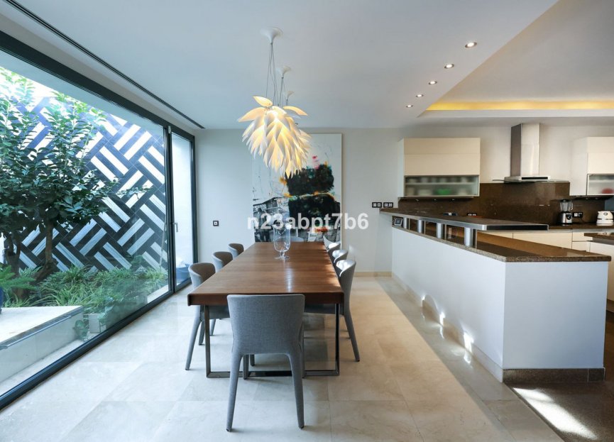 Resale - House - Detached Villa - Marbella - Puerto Banús