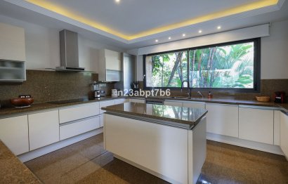 Resale - House - Detached Villa - Marbella - Puerto Banús