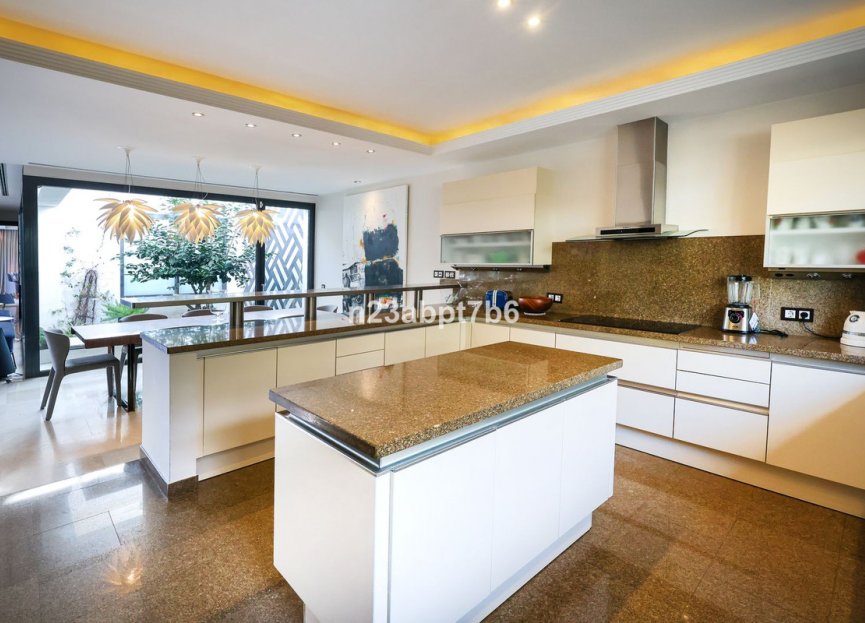 Resale - House - Detached Villa - Marbella - Puerto Banús