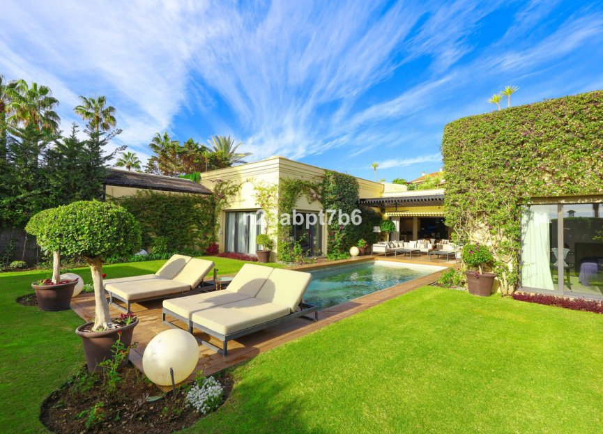 Resale - House - Detached Villa - Marbella - Puerto Banús